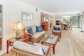 TV, DVD player, offices - Updated Ground Floor Villa with Golf Views and Dog Friendly (Hilton Head)