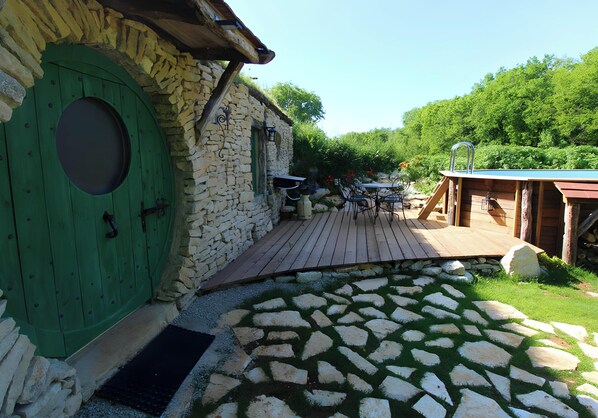Terrace/patio - Hobbit House: A Magical Immersion in the Heart of Middle-earth (Lavaurette)