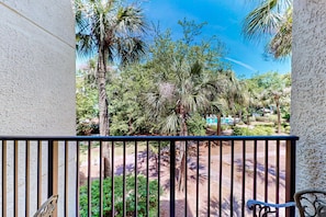 Property grounds - Relaxing Condo with pool near Beach, Shopping & Restaurants (Hilton Head)