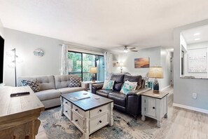 TV, offices - Beautiful 1st floor condo, 15 mins walk to Coligny Plaza (Hilton Head)