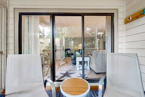 Interior - Beautiful 1st floor condo, 15 mins walk to Coligny Plaza (Hilton Head)