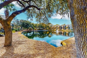 Property grounds - Multi-Level Townhouse with Pool, Hot Tub, & Tennis - Walk to the Beach (Hilton Head)