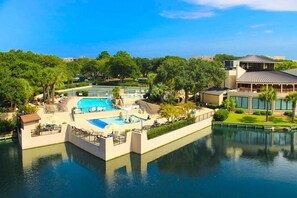 Pool - Multi-Level Townhouse with Pool, Hot Tub, & Tennis - Walk to the Beach (Hilton Head)