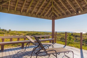 Terrace/patio - Multi-Level Townhouse with Pool, Hot Tub, & Tennis - Walk to the Beach (Hilton Head)