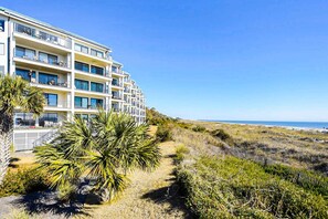 Exterior - Waterfront Penthouse Villa with Shared Pool and Ocean View - Close to the Beach (Hilton Head)