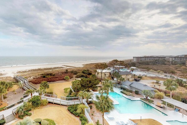 Pool - Waterfront Penthouse Villa with Shared Pool and Ocean View - Close to the Beach (Hilton Head)