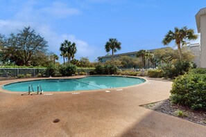 Pool - Updated coastal villa with pools, athletic courts, gym, smart TVs, AC, & W/D (Hilton Head)