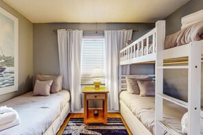 Iron/ironing board, WiFi, bed sheets, wheelchair access - Updated coastal villa with pools, athletic courts, gym, smart TVs, AC, & W/D (Hilton Head)