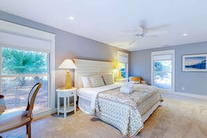 Iron/ironing board, WiFi, bed sheets - Spacious, Renovated House with Private Spa and Private Pool (Hilton Head)