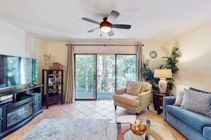TV - Perfectly Located Family Condo w/Shared Pool, Central AC, Private W/D, Free WiFi (Hilton Head)