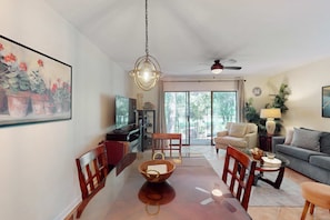 TV - Perfectly Located Family Condo w/Shared Pool, Central AC, Private W/D, Free WiFi (Hilton Head)