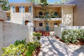 Exterior - Perfectly Located Family Condo w/Shared Pool, Central AC, Private W/D, Free WiFi (Hilton Head)