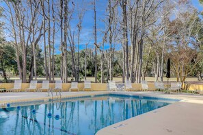 Pool - Perfectly Located Family Condo w/Shared Pool, Central AC, Private W/D, Free WiFi (Hilton Head)