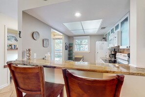 Fridge, microwave, oven, stovetop - Perfectly Located Family Condo w/Shared Pool, Central AC, Private W/D, Free WiFi (Hilton Head)