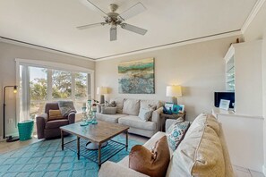 TV, DVD player - A spacious condo with community pool, hot tub, and oceanfront views (Hilton Head)