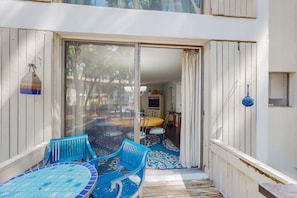 Outdoor dining - Desirable location with 2 Pools, Walk to Exclusive Beach Cabana (Hilton Head)