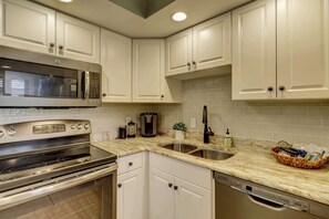 Fridge, microwave, oven, stovetop - Waterfront Getaway with Pools, Hot Tub, and Views of the Atlantic Ocean (Hilton Head)
