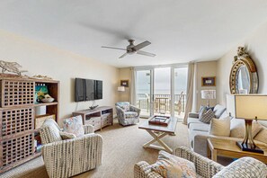 TV, DVD player - Waterfront, Ocean View Condo with Tennis, Pools, Hot Tub, and Beaches (Hilton Head)