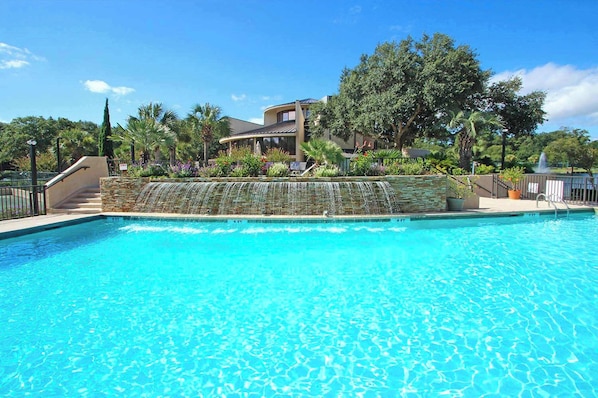 Pool - Oceanview Condo with WiFi, Hot Tub, Pools, Full Kitchen, & Nearby Beach Access (Hilton Head)