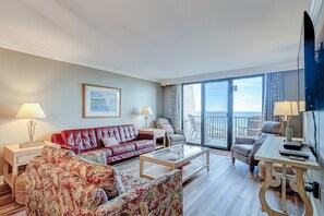 TV, DVD player, offices - Charming Waterfront Getaway with Seasonal Pool & Hot Tub, Tennis, Beach Access (Hilton Head)