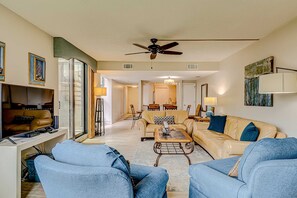 TV, DVD player - Resort Condo with Al Fresco Dining, Shared Pool, Hot Tub & Beach Access (Hilton Head)