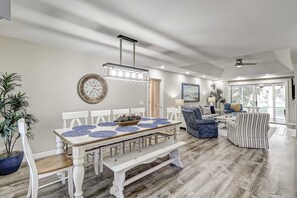 Dining - Enchanting beach/golf retreat with pool, screened porch & amazing views (Hilton Head)