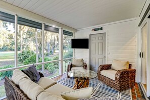 TV, offices - Enchanting beach/golf retreat with pool, screened porch & amazing views (Hilton Head)