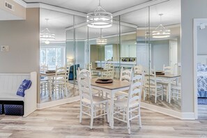 Dining - Oceanfront getaway with lagoon views, shared pool & hot tub – walk to beach (Hilton Head)