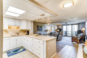 Interior - Ocean-View Condo with Beach Access, Tennis, Playground, Shared Pool & Hot Tub (Hilton Head)