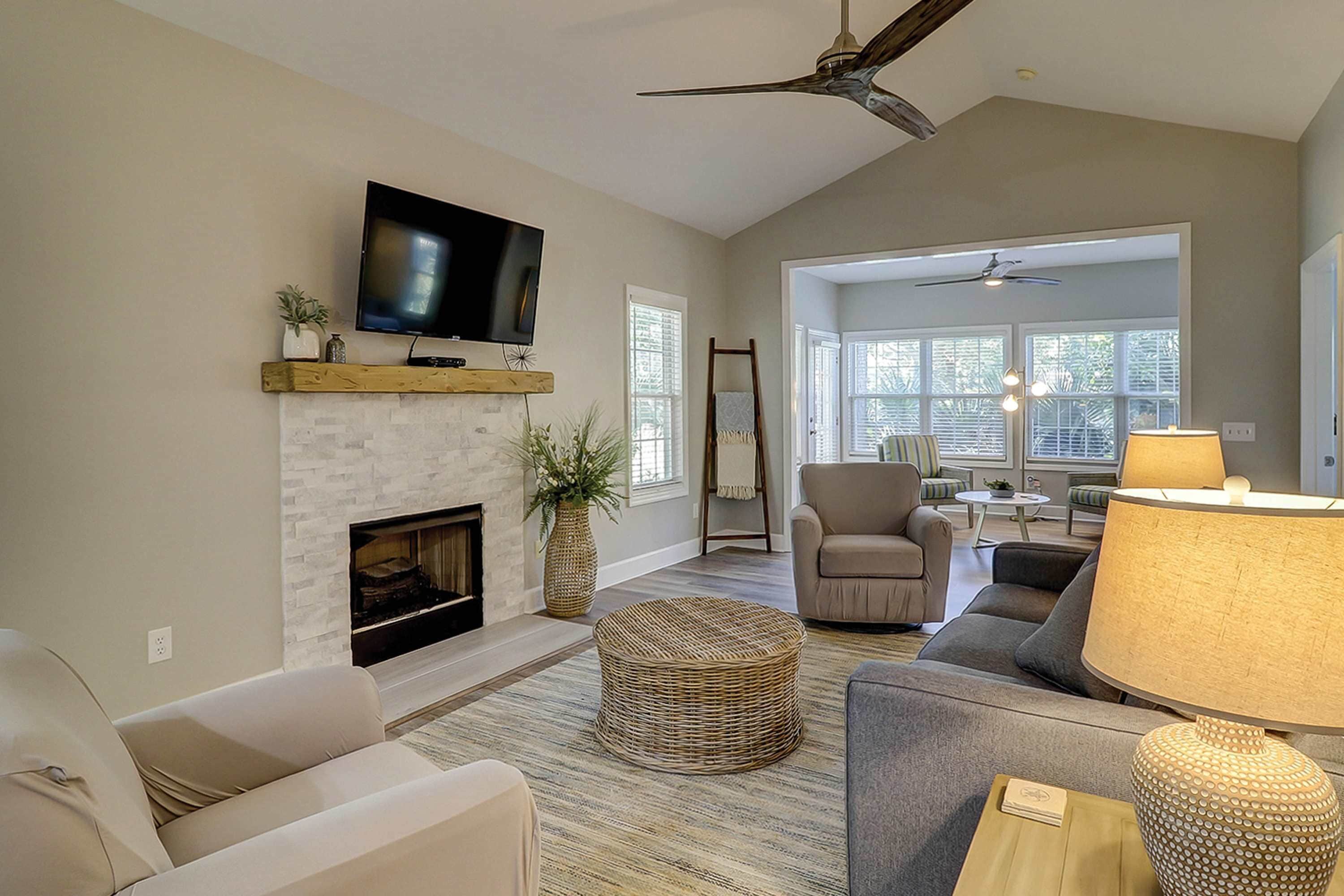TV, fireplace
