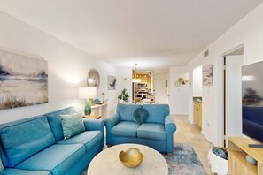 TV, offices - Adorable 1st Floor Condo- On-site pool, tennis, pickle-ball, near beach (Hilton Head)