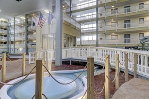 Outdoor spa tub - Beach condo with balcony, pools, & hot tub- near golf & beach (Hilton Head)