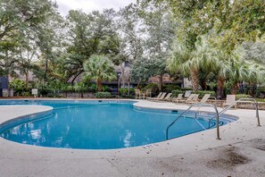 Pool - George Fazio Golf Course front condo w/ beach access & on-site pool and tennis (Hilton Head)