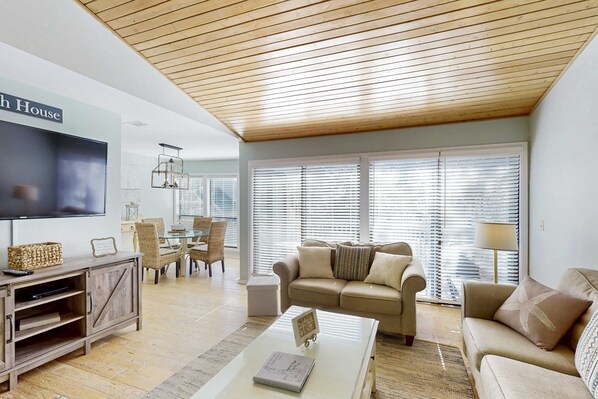 TV, DVD player, offices - Welcoming condo w/ pool, near beach & shopping + balcony overlooking the lagoon (Hilton Head)