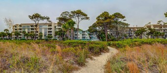 Relaxing ocean-view condo with on-site pool, private balcony & central AC