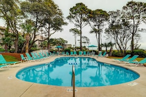Pool - Relaxing ocean-view condo with on-site pool, private balcony & central AC (Hilton Head)
