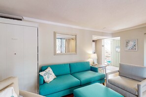 TV, DVD player, offices - Charming condo near Coligny Beach Plaza + private beach access (Hilton Head)