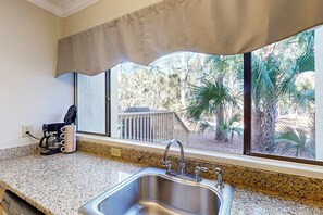 Interior - Charming condo near Coligny Beach Plaza + private beach access (Hilton Head)