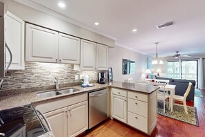 Fridge, microwave, oven, stovetop - Close to beach Condo with Pool, Hot Tub, Tennis, WiFi & AC (Hilton Head)