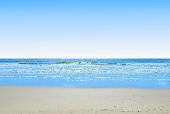 Beach nearby - Close to beach Condo with Pool, Hot Tub, Tennis, WiFi & AC (Hilton Head)