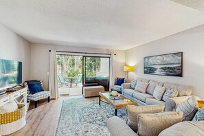 TV, offices - Pet friendly condo on golf course, near Tennis, Beach, Golfing & Coligny Plaza (Hilton Head)