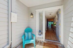 Terrace/patio - Pet friendly condo on golf course, near Tennis, Beach, Golfing & Coligny Plaza (Hilton Head)