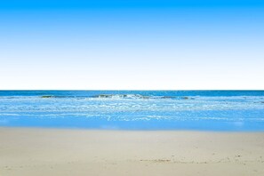 On the beach - 3rd floor Condo, pool, tennis/pickleball, bike rentals & close to beach (Hilton Head)
