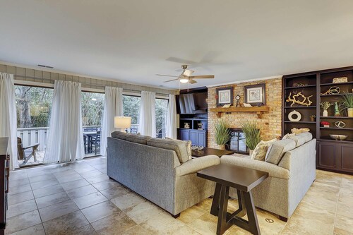 Breezy resort home located in Sea Pines Resort near marina & restaurants