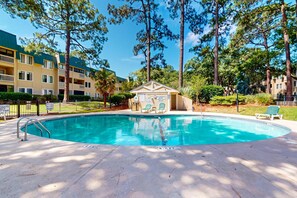 Pool - First Floor Condo near the sound with beach gear, washer/dryer & pools (Hilton Head Island)