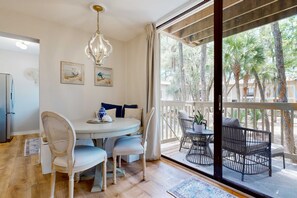 Dining - Tranquil condo with two outdoor pools, bike paths and beach access (Hilton Head)