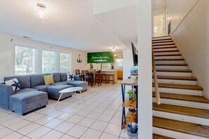 TV, offices - Spacious house by the beach with screened balcony & central AC (Hilton Head)