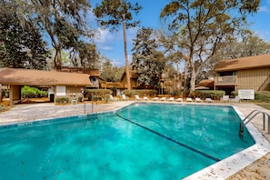 Pool - Pool-view condo near beach with non-heated pool, golf, tennis, grill (Hilton Head)