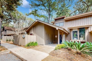 Exterior - Pool-view condo near beach with non-heated pool, golf, tennis, grill (Hilton Head)
