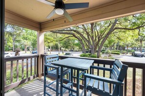 Outdoor dining - Condo near beach with 2 pools, restaurants, gym, 6 tennis, 12 pickleball, W/D (Hilton Head)